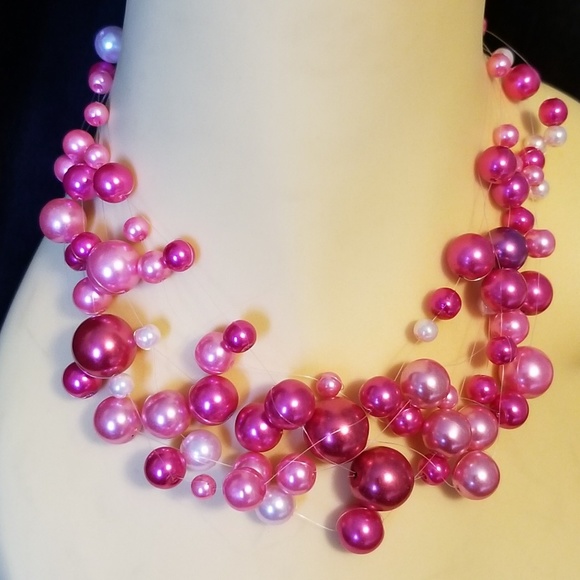 Wardrobe Friendly Necklace - Picture 2 of 3